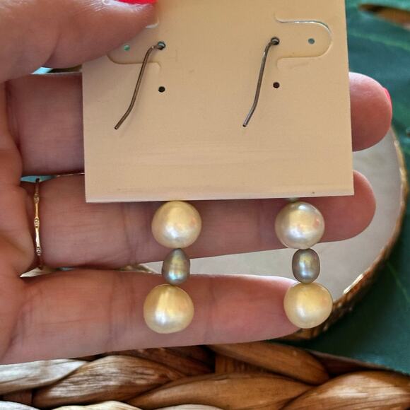 BOGO FREE Francheska natural pearl
Earrings dangly - Picture 4 of 4